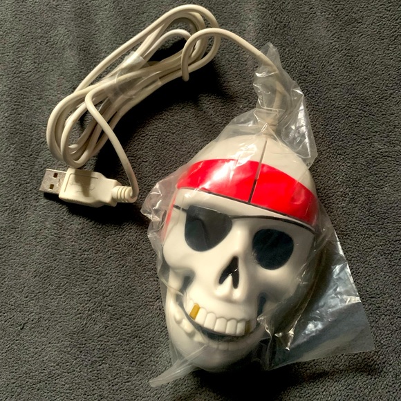 Disney’s “Pirates of the Caribbean” Kelloggs Cereal Promo USB Skull Mouse 2005 - Picture 1 of 2